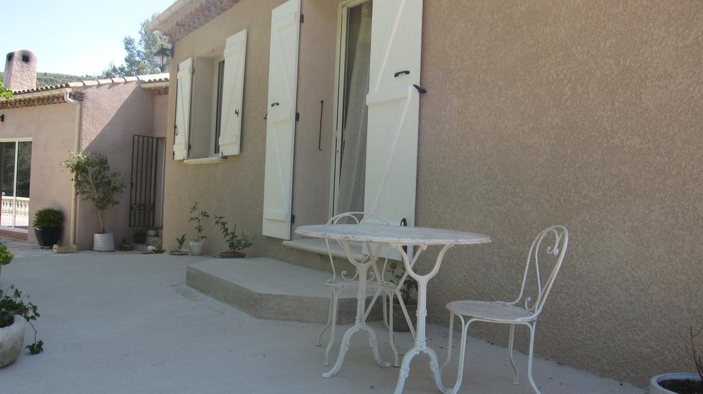 Les Hauts Des Materonnes Tourves Habitación foto